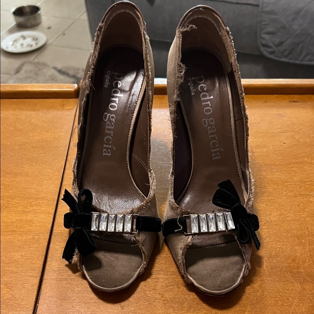 Pedro Garcia Crystal Satin Black and Tan Peep-Toe Heels w/Velvet Bows - Sz. 39.5